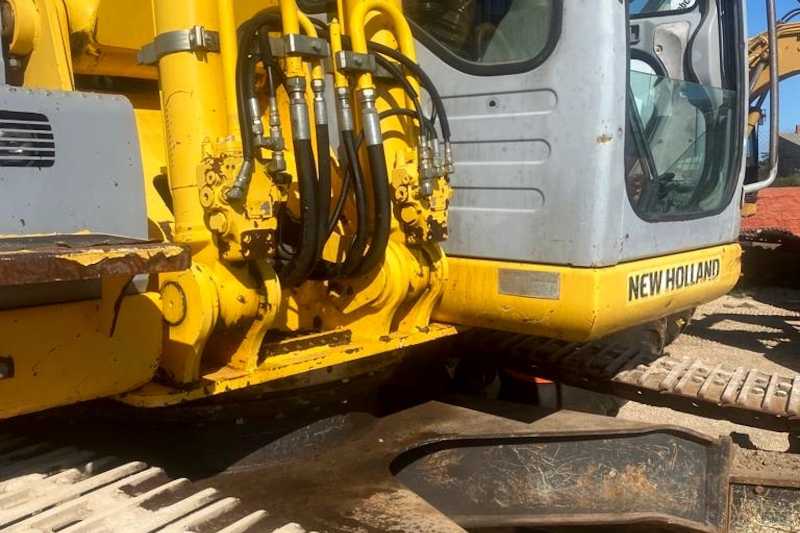 OmecoHub - Immagine NEW HOLLAND E215B