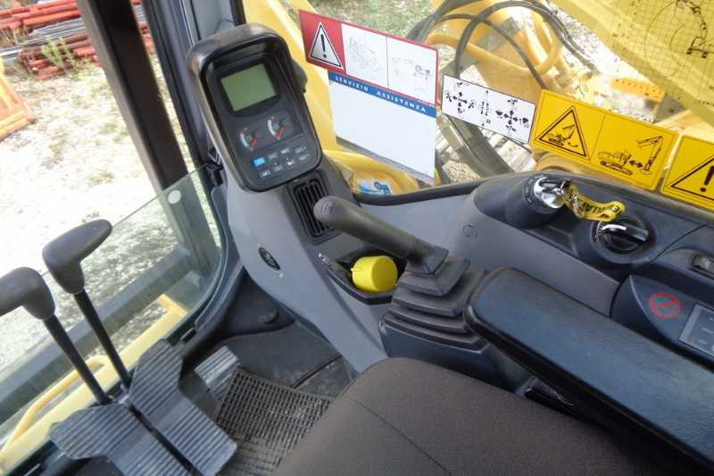 OmecoHub - Immagine NEW HOLLAND E485B